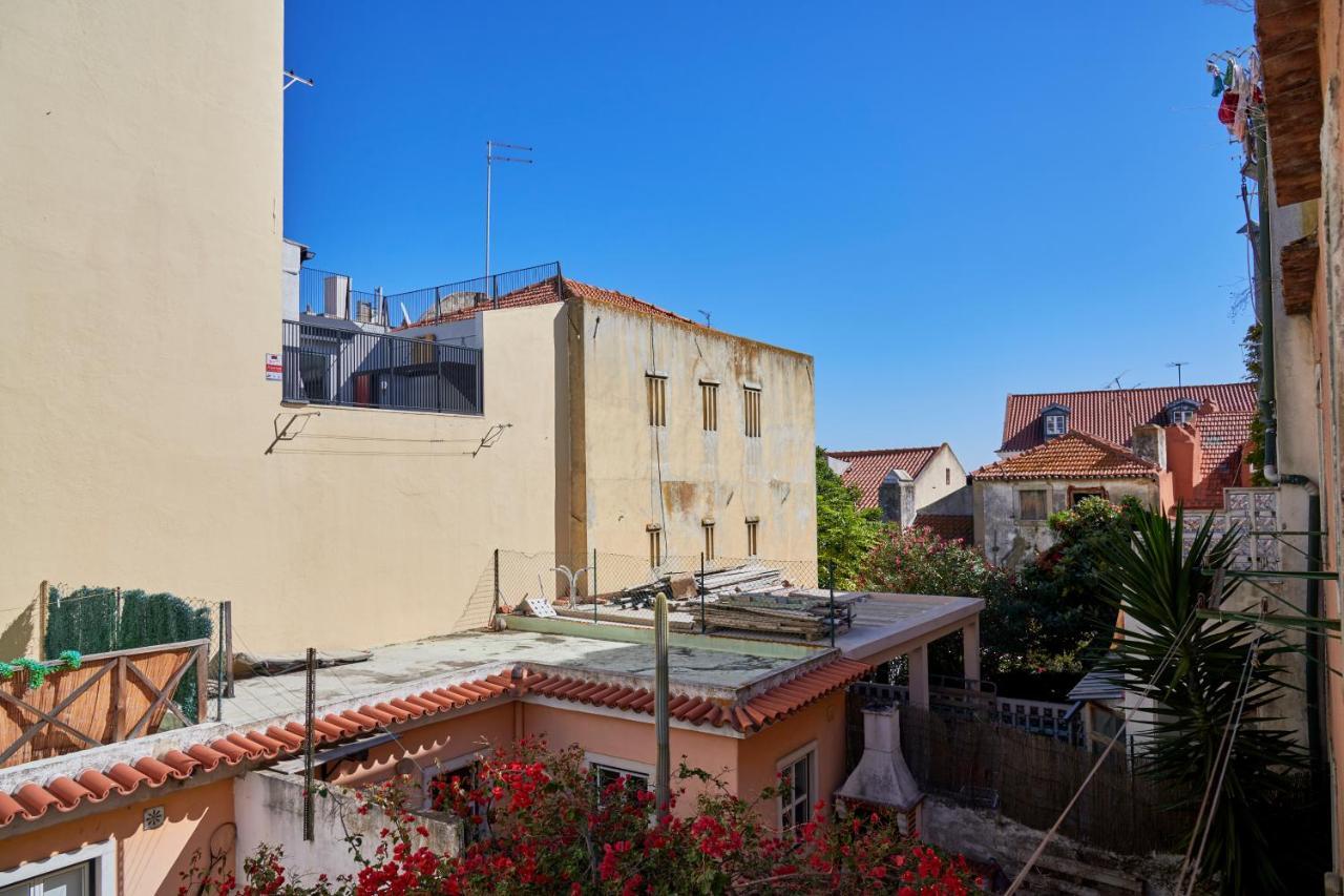 Aesthetic Riverview In Historical Lissabon