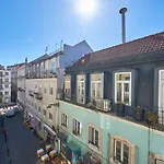 Aesthetic Riverview Apartment In Historical Lisbon