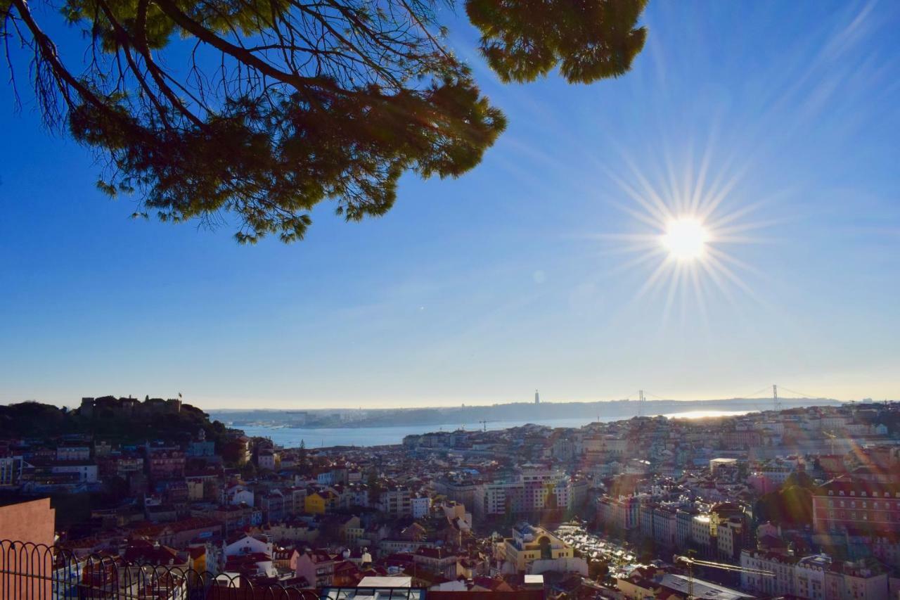 Aesthetic Riverview In Historical * Lisbon